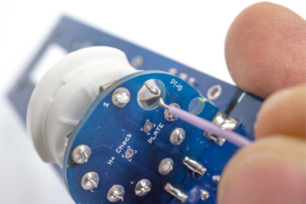 2.5 cm insulated wire routed from the tube socket Grid pin to the Grid turret on the D-12 PCB.